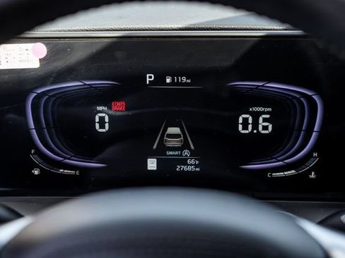 Used 2025 Kia Telluride LX FWD image 15