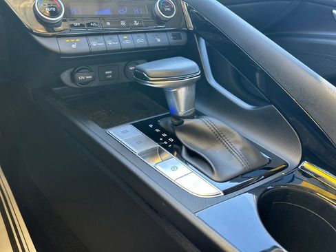 Used 2021 Hyundai Elantra Limited image 22