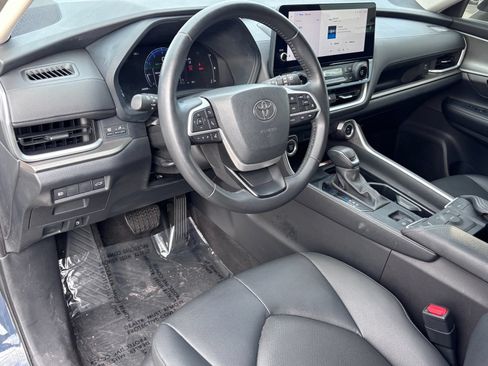 Used 2024 Toyota Grand Highlander FWD image 17