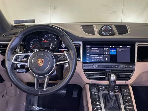 Certified 2020 Porsche Macan AWD/4WD image 27