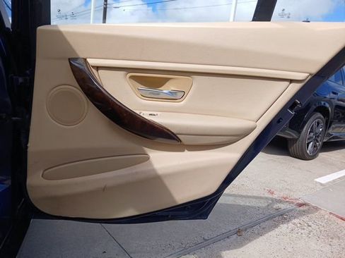 Used 2016 BMW 320i Sedan image 10