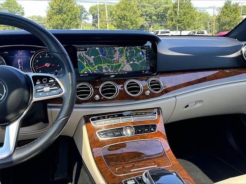 Used 2019 Mercedes-Benz E 300 4MATIC image 18