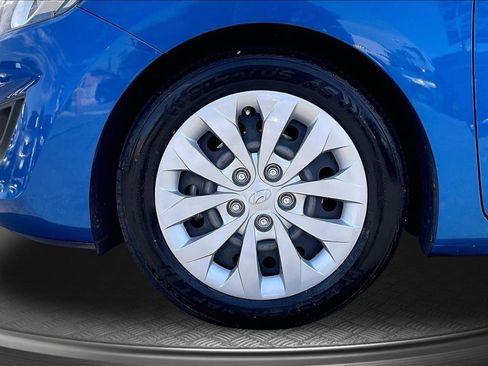 Used 2017 Hyundai Elantra GT FWD image 9