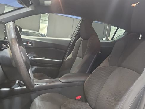 Used 2019 Toyota C-HR LE FWD image 22
