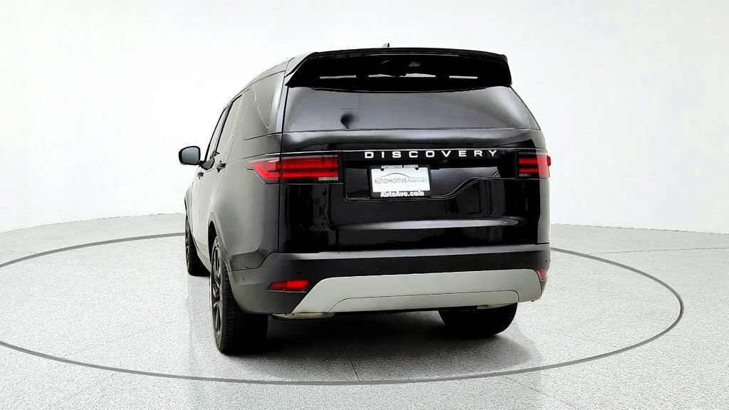 Used 2024 Land Rover Discovery S AWD/4WD image 6