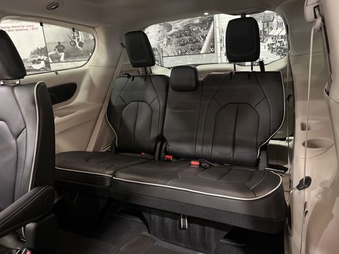 Used 2024 Chrysler Pacifica Limited w/ Trailer Tow Group image 13