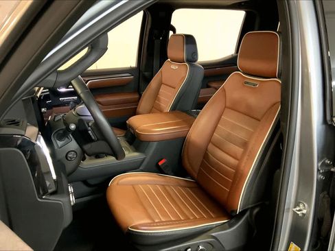 Used 2024 GMC Sierra 1500 Denali Ultimate image 8