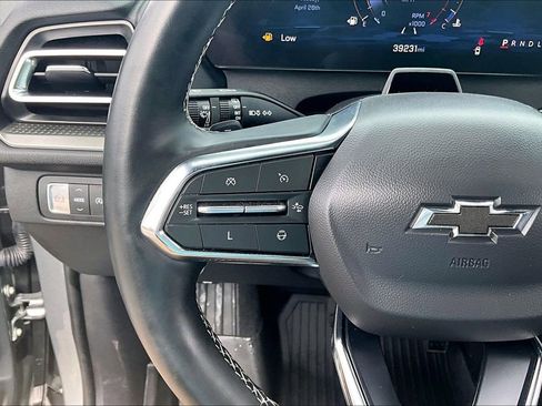 Used 2024 Chevrolet Traverse LT w/ Enhanced Driving Package FWD image 11