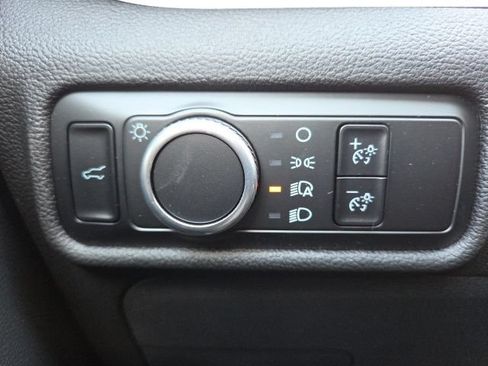 Used 2024 Ford Explorer XLT RWD image 30