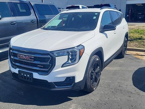 Used 2023 GMC Terrain AT4 image 3