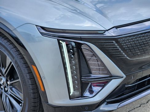 New 2025 Cadillac Lyriq Sport w/ LPO, Floor Liner Package RWD image 9
