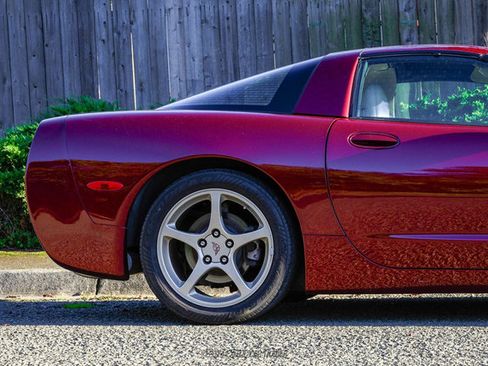 Used 2003 Chevrolet Corvette 50th Anniversary Edition w/ Preferred Equipment Group image 10