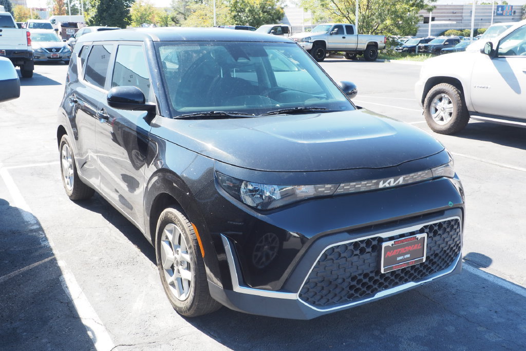 Used 2023 Kia Soul S FWD image 2