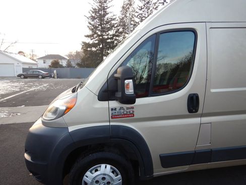 Used 2014 RAM ProMaster 2500 w/ Interior Convenience Group image 9