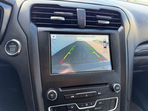 Used 2018 Ford Fusion SE w/ Equipment Group 201A image 16