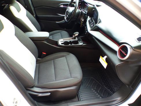 Used 2025 Chevrolet Trax RS w/ Driver Confidence Package image 22