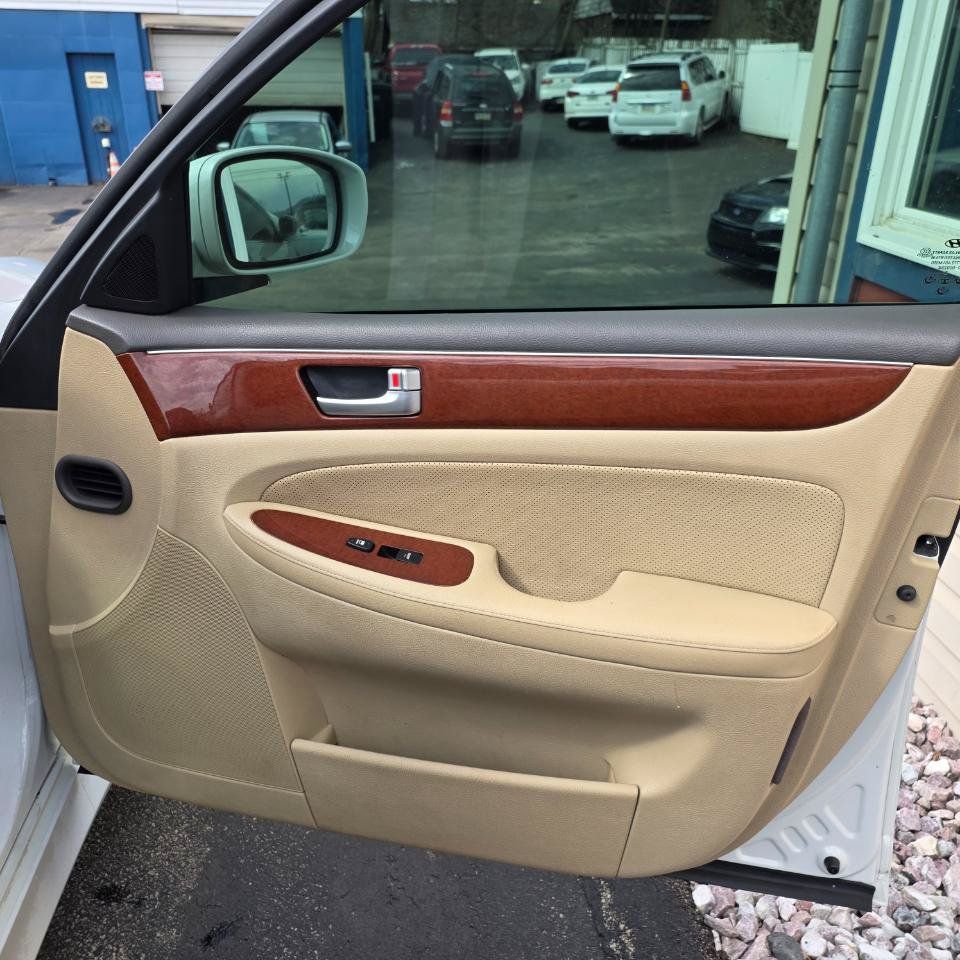 Used 2013 Hyundai Genesis 3.8 RWD image 28