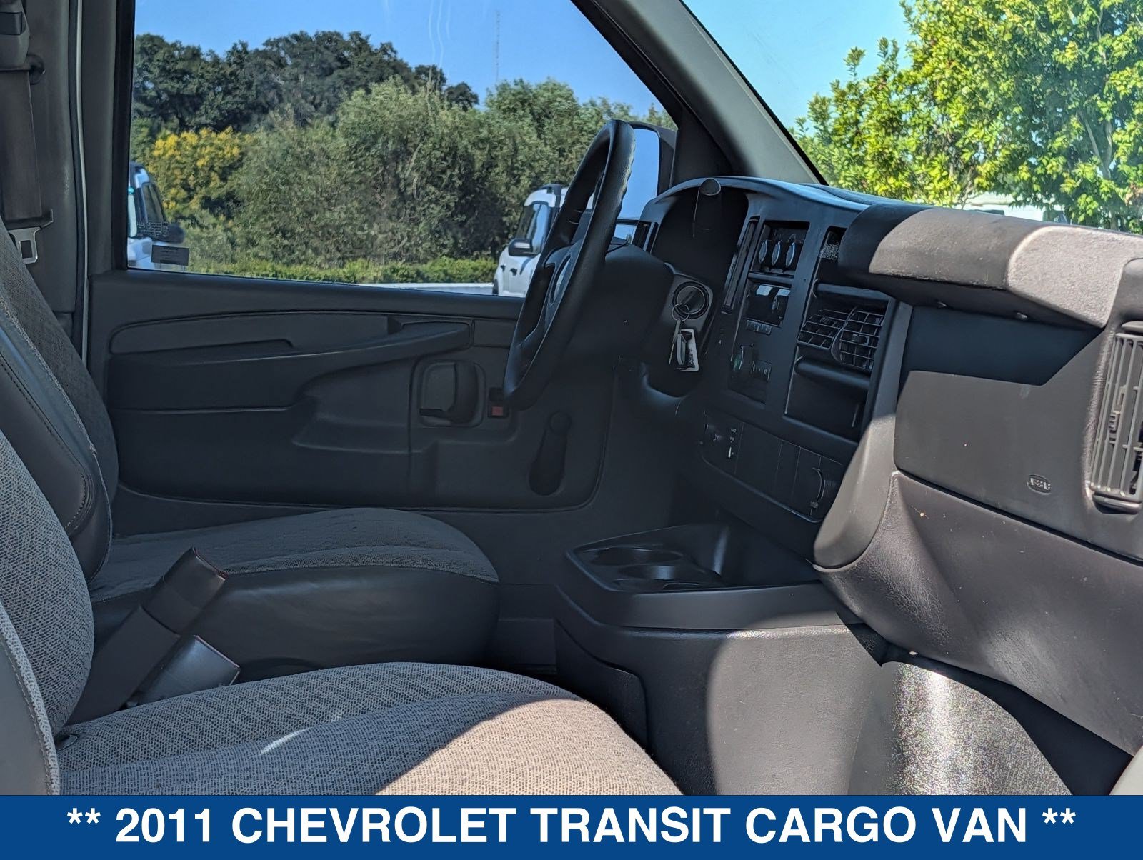 Used 2011 Chevrolet Express 2500 RWD image 16