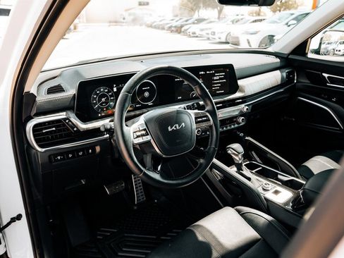 Used 2025 Kia Telluride SX w/ SX Captain's Chair Package AWD/4WD image 17