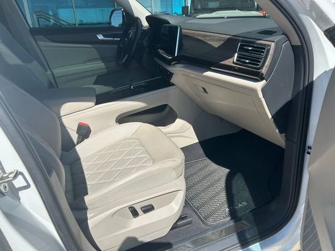 Used 2024 Volkswagen Atlas SEL Premium R-Line image 3