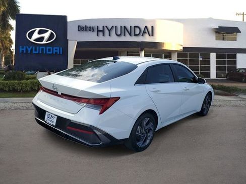Used 2025 Hyundai Elantra SEL FWD image 6