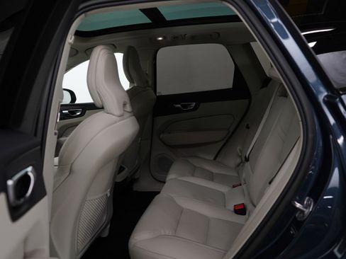 Used 2023 Volvo XC60 B5 Ultimate w/ Climate Package image 16