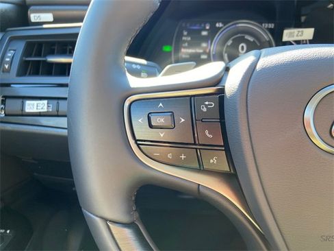 New 2025 Lexus ES 300h w/ Luxury Package image 16