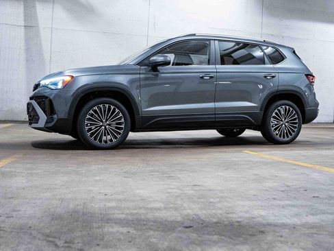 New 2025 Volkswagen Taos SE image 3