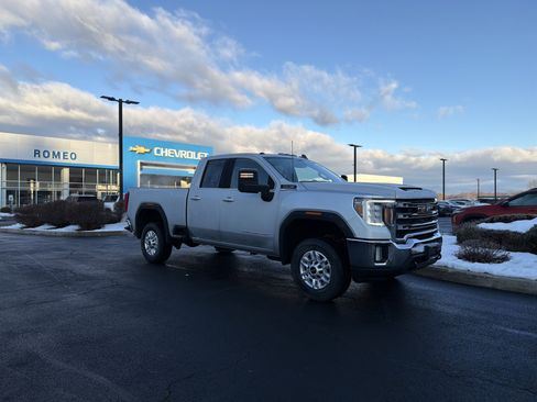 Used 2022 GMC Sierra 2500 SLE w/ SLE Value Package; image 3