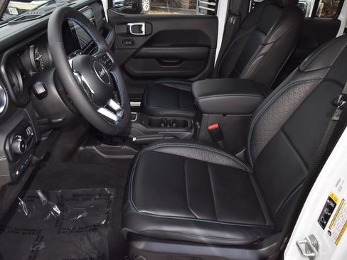 Used 2024 Jeep Wrangler High Altitude image 13