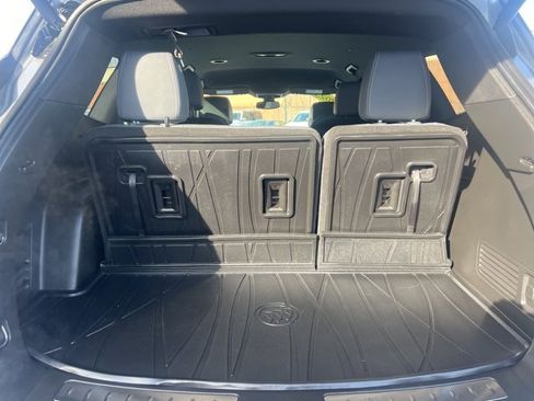 Used 2023 Buick Enclave Essence image 15