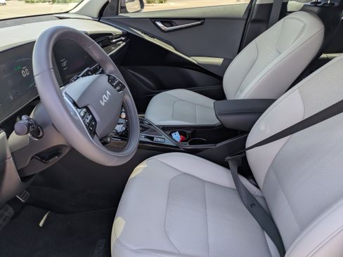 Used 2025 Kia Niro EX Touring FWD image 25