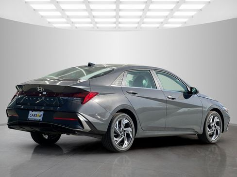 New 2025 Hyundai Elantra SEL image 4