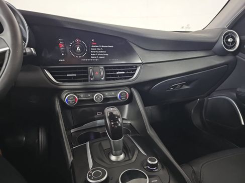 Used 2018 Alfa Romeo Giulia RWD image 18