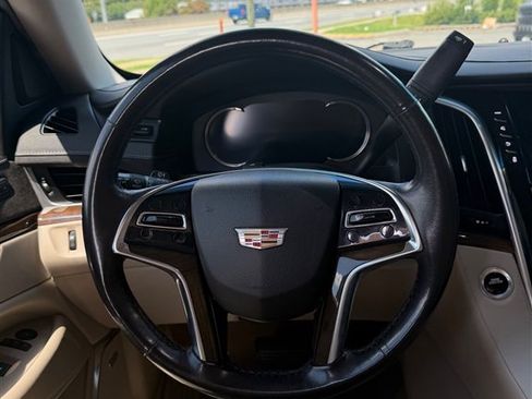 Used 2020 Cadillac Escalade Premium Luxury AWD/4WD image 19