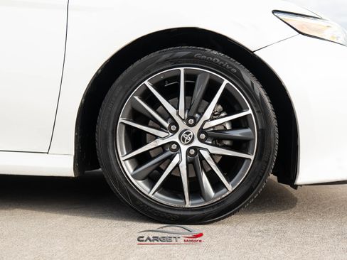 Used 2021 Toyota Camry XLE image 9