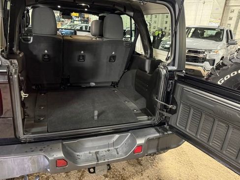 Used 2024 Jeep Wrangler Willys image 17