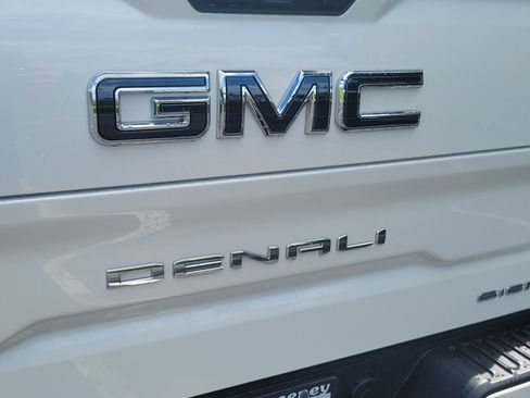 Used 2025 GMC Sierra 1500 Denali Ultimate AWD/4WD image 7