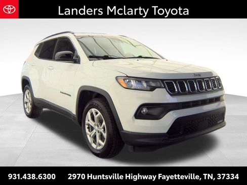 Used 2024 Jeep Compass Latitude AWD/4WD image 1