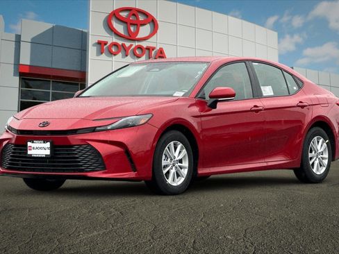 Used 2026 Toyota Camry LE image 7