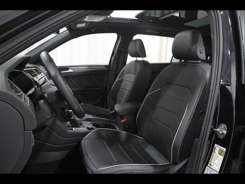 Used 2022 Volkswagen Tiguan SEL R-Line AWD/4WD image 5
