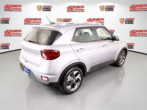Certified 2024 Hyundai Venue SEL image 16