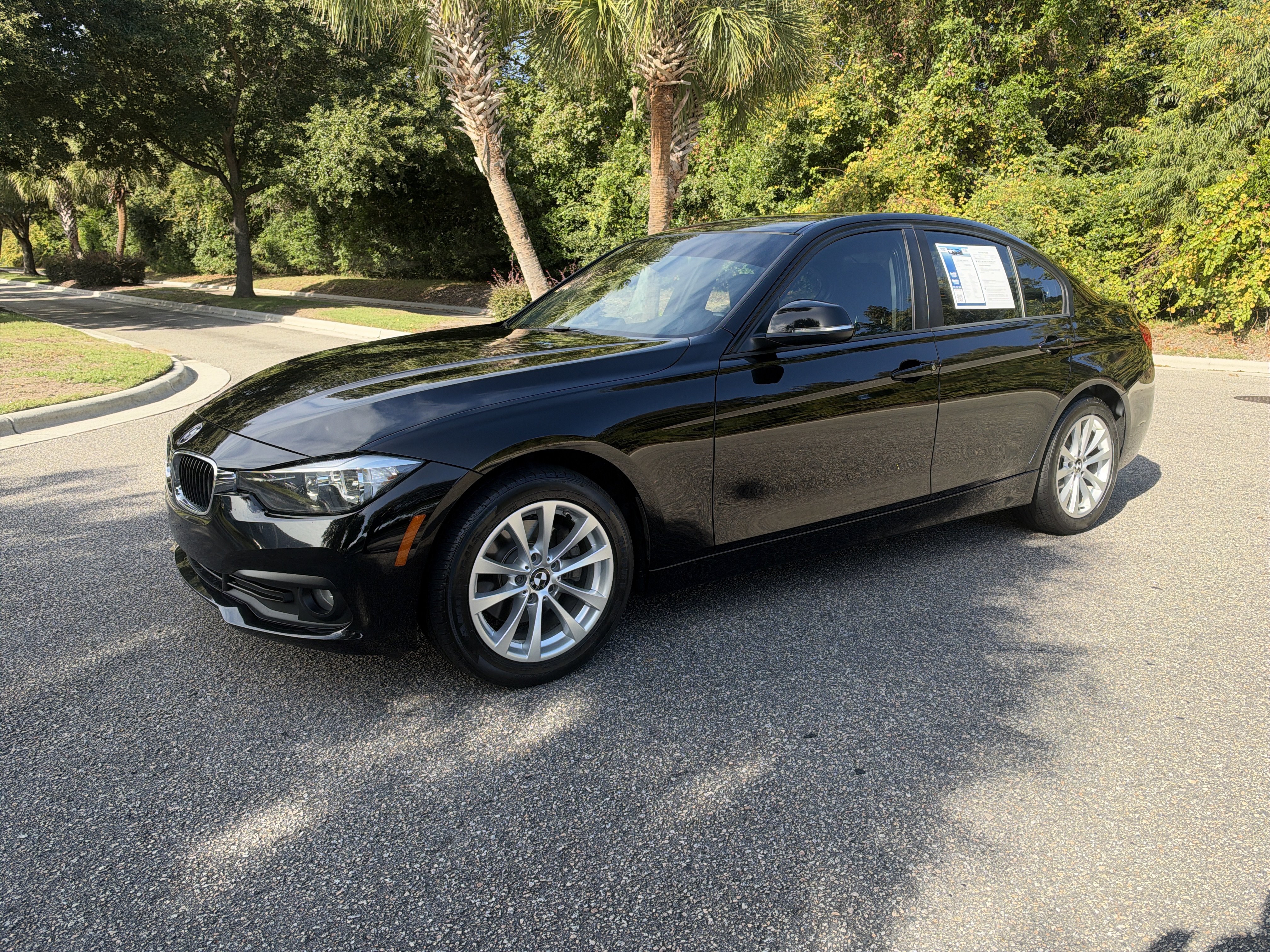 Used 2017 BMW 320i Sedan RWD image 5