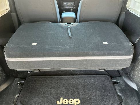 Used 2016 Jeep Wrangler Sport AWD/4WD image 15