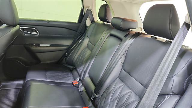 Certified 2024 Nissan Rogue Platinum w/ Platinum Premium Package FWD image 22