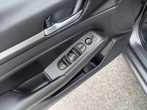 Used 2022 Nissan Altima 2.5 SV FWD image 12