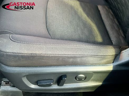 Used 2024 Nissan Pathfinder SV image 25