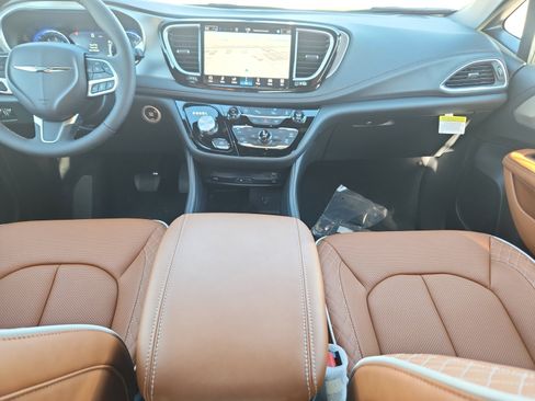 New 2026 Chrysler Pacifica Pinnacle image 21