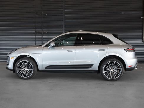 Certified 2026 Porsche Macan AWD/4WD image 2