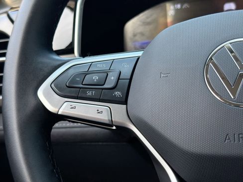 Used 2025 Volkswagen Taos SE image 25